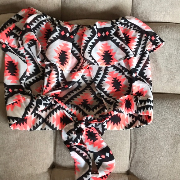 Woman’s Strapless top size small - Picture 2 of 3